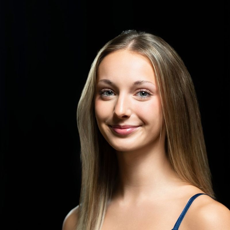 Annie Bresnick 